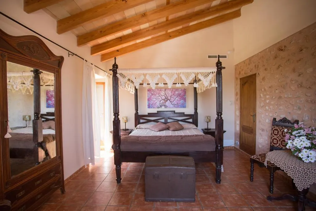 Farm stay Agroturismo Es Quatre Cantons Binissalem Spain
